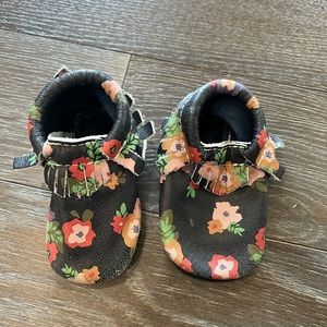 Freshly Picked moccs - size 4 - black floral